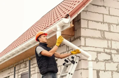 Pose et remplacement de gouttières à Blanche-Église